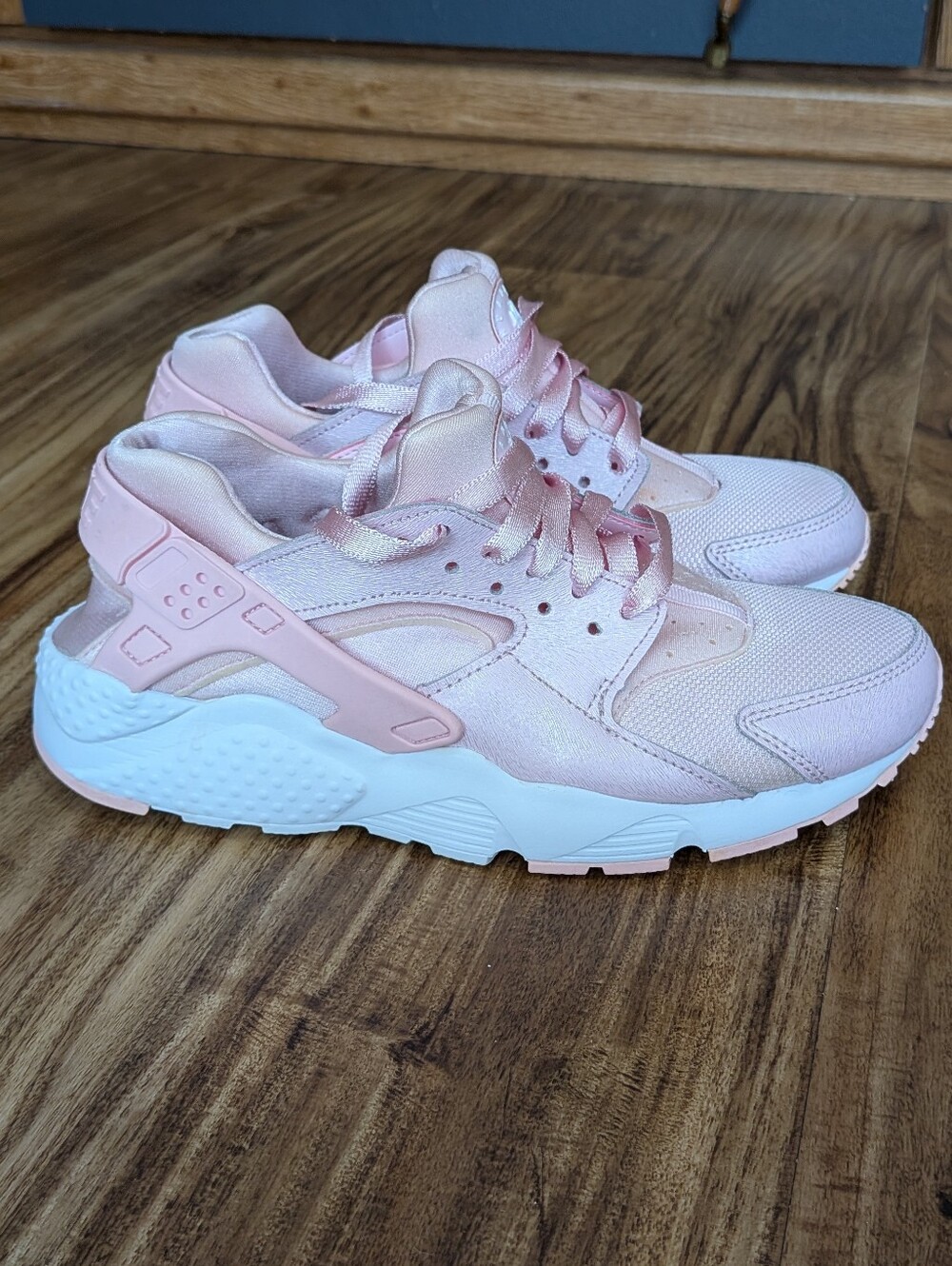 Nike Huarache Run SE sneakers in a Prism Pink